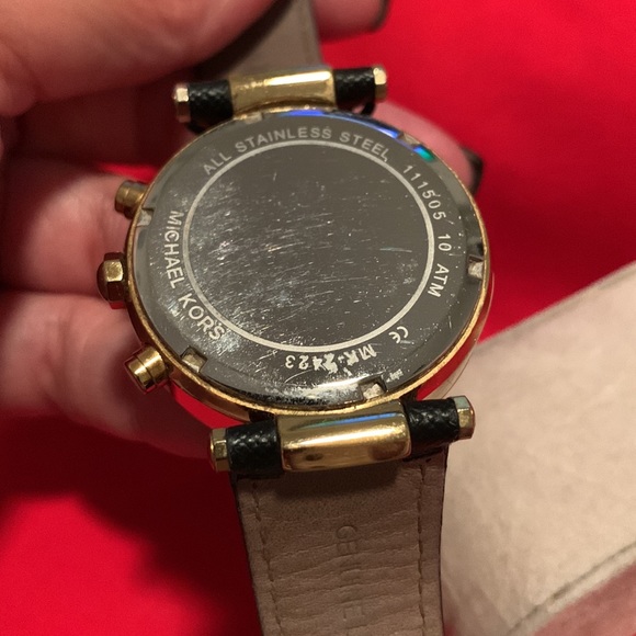 Micheal Kors Watch - Picture 6 of 7